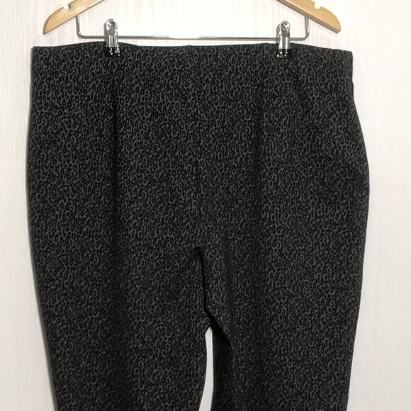 Chico’s Pants Womens XL 16 Gray Fabulously Slimming Pull On Ankle Animal Print - Picture 8 of 11